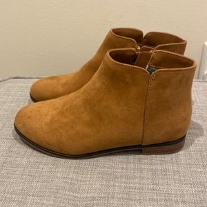 Girls Cat & Jack. Brand new condition Size 2